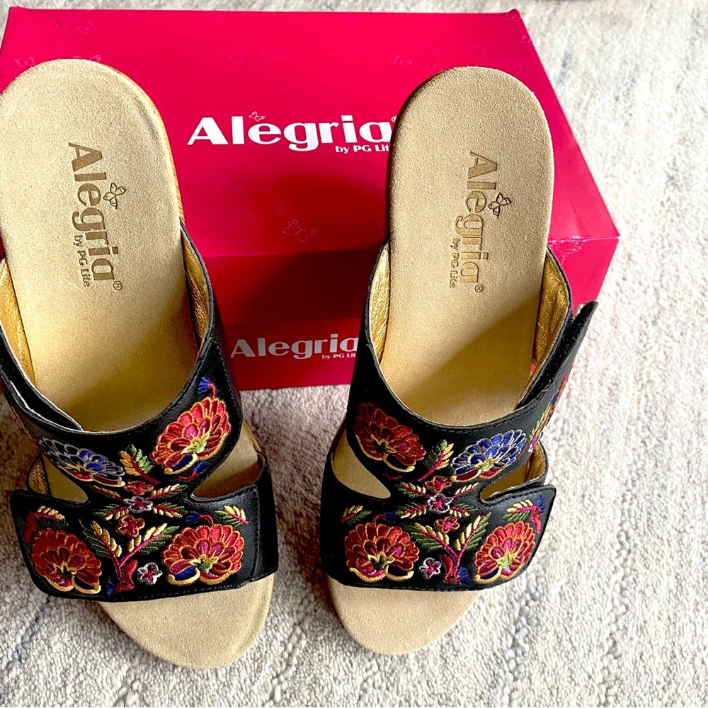 NIB NEW Alegria by PG Lite Linn Black Needles and Pins Embroidered Wedge Sandals - Picture 11 of 14